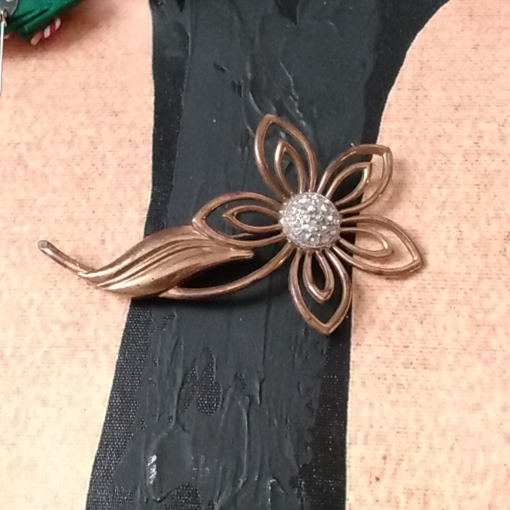 Large vtg daisy rhinestone pin brooch